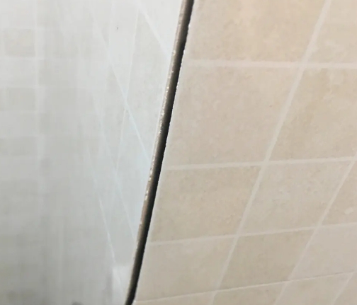 毕节市瓷砖空鼓维修公司分享阳台瓷砖脱落的修复过程可以分为以下几个步骤